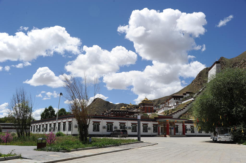 Wanrun International Resort Hotel In Tibet Xigaze Bagian luar foto